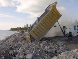 Molozlar Erciş'in Göl Kıyısını Yeşillendirecek