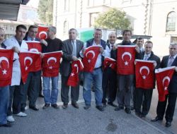 Balıkesir'de Esnaflara 2 Bin Bayrak Dağıldı