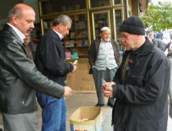 Cuma Namazı Çıkışında Van İçin Para Toplandı