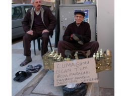 66 Yaşındaki Dede, Ayakkabı Boyacılığından Kazandığı Parayı Van'a Bağışladı