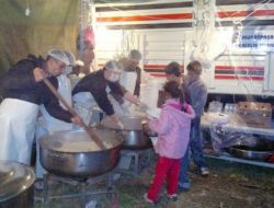 Muratpaşa'nın Gezici Aşevi Erciş'te Hizmet Veriyor