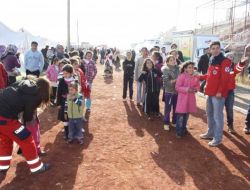 Depremzede Çocukların Yüzü Oyunla Güldü