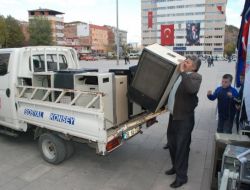 Van İçin Meydanda Yardım Çadırı Kuruldu