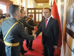 Vali Altıparmak Tebrikleri Kabul Etti