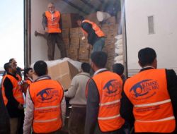 Kimse Yok Mu Diyarbakır'dan Van’a 7 Kamyon Yardım Gönderdi