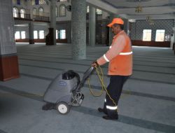 Gölbaşı'nda Camiler Bayrama Hazırlanıyor