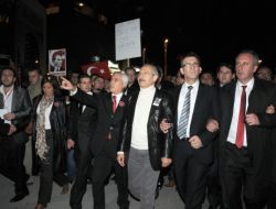 Kılıçdaroğlu"Cumhuriyet Yürüyüşü"ne Katıldı