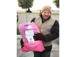 Bir Haftalık Oyuncağını Ve Şemsiyesini Depremzede Kardeşlerine Gönderdi