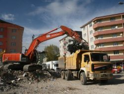 Erciş’te Enkaz Kaldırma Çalışmaları