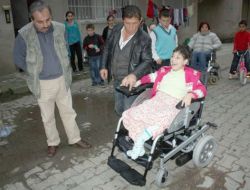 Sümeyye, Akülü Arabaya Kavuşunca Mutluluk Turu Attı