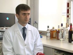 Bisküvide Jelatin Meyve Suyunda Ahşap Malzeme