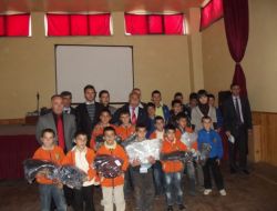 İşadamları, Eleşkirt'te İhtiyaç Sahibi Öğrencileri Sevindirdi