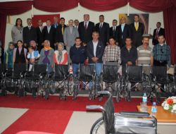 Öğrencilerin Topladığı Mavi Kapaklar 29 Engelliye Tekerlekli Sandalye Oldu