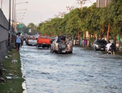 Tayland Sular Altında..