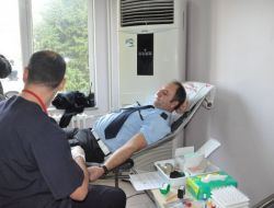 Polisler Vanlı Depremzeder İçin Kan Bağışında Bulundu