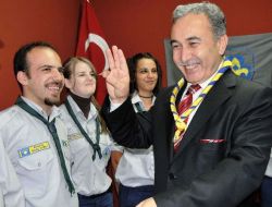 Edirne Valiliği'nden Kosovalı İzcilere Malzeme Yardımı