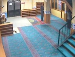 Kadının Secdeye Gitmesini Bekleyen Hırsız Amacına Ulaşamadı