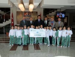 Harçlıklarını Van’a Gönderdiler