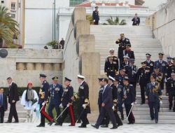 Yunan Hükümeti, Orduda Reform Hamlesine Azillerle Devam Etti