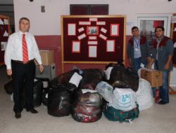 Öğrenciler Van’daki Kardeşlerini Unutmadı