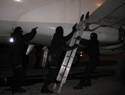 Kaçırılan Uçaktan Rehine Kurtarma Tatbikatı