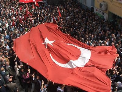 ŞEHİT AİLELERİNDEN  PROTESTO