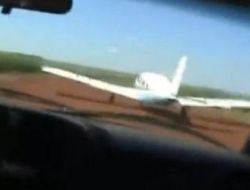 Polis Aracı Ve Uçak Arasında Filmleri Aratmayan Kovalamaca