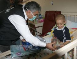 Polis Amca Bayramda Çocukları Unutmadı