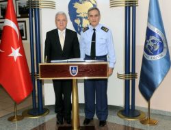Deü Rektörü Füzün, İzmir Hava Eğitim Komutanlığı'nı Ziyaret Etti