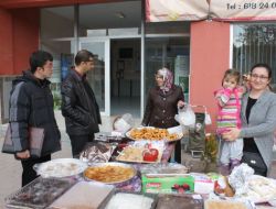 Ezine’de Somali İçin Kermes Düzenlendi