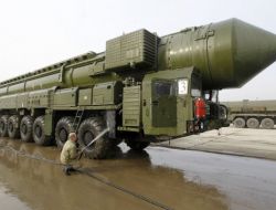 Rusya Kıtalararası Stratejik Topol Füzesi Denedi