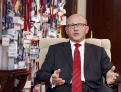 Avustralya, Talat'a Vize Vermedi