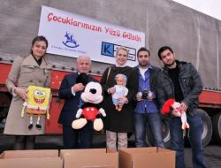 Kadıköylüler, Depremzede Çocuklara Şeker Ve Oyuncak Gönderdi