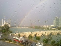 Yağmurun Ardından Gelen Gökkuşağı Güzel Bir Manzara Oluşturdu