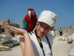 Papağan Şakir, Turizm Sezonunda 850 Turistle Hatıra Fotoğrafı Çektirdi