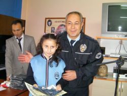 Minik Öğrenciler Trafik Kurallarını Uygulamalı Öğreniyor