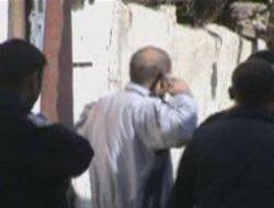 Yakalanacağını Anlayınca Silahını Önce Polise Sonra Kafasına Doğrulttu