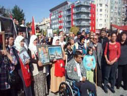Uşak'ta Şehit Ve Gazi Aileleri Pkk'lıların Teslim Sürecini Protesto Etti
