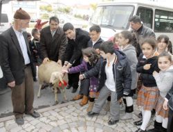 Öğrenciler Harçlıklarıyla İhtiyaç Sahibi Aileye Kurban Bağışı Yaptı