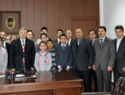 ‘öğrenci Gözüyle Cumhuriyet’ Konulu Yarışmada Dereceye Girenler Ödüllendirildi