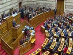 Papandreu Hükümeti Güvenoyu Aldı
