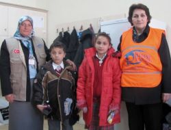 Kimse Yok Mu Derneği’nden Öğrencilere Bayram Hediyesi