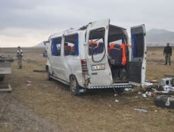 Ağrı'da Trafik Kazası:11 Yaralı