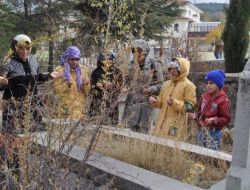 Kurban Bayramı Arifesinde Vatandaşlar Kabristana Akın Etti