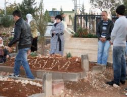Bayram Arefesinde Midyatlılar Kabristanlara Akın Etti
