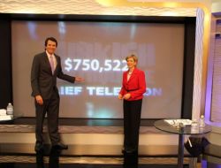 Ebru Tv, Vanlı Depremzedeler İçin Canlı Yayında 750 Bin Dolar Topladı