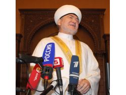 Moskova’da On Binler “çadır Cami’de” Bayram Namazı Kıldı