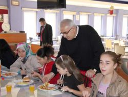 Vali Kimsesiz Çocuklarla Oynadı