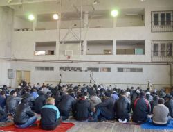 Spor Salonunda Namaz, Dışarıda Kavurma