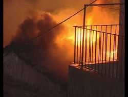 Gecekondu Alev Alev Yandı